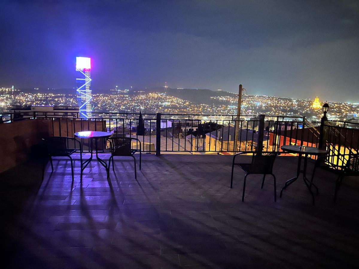 9 Borbalo Street Apartment With Terrace Tbilisi Eksteriør bilde