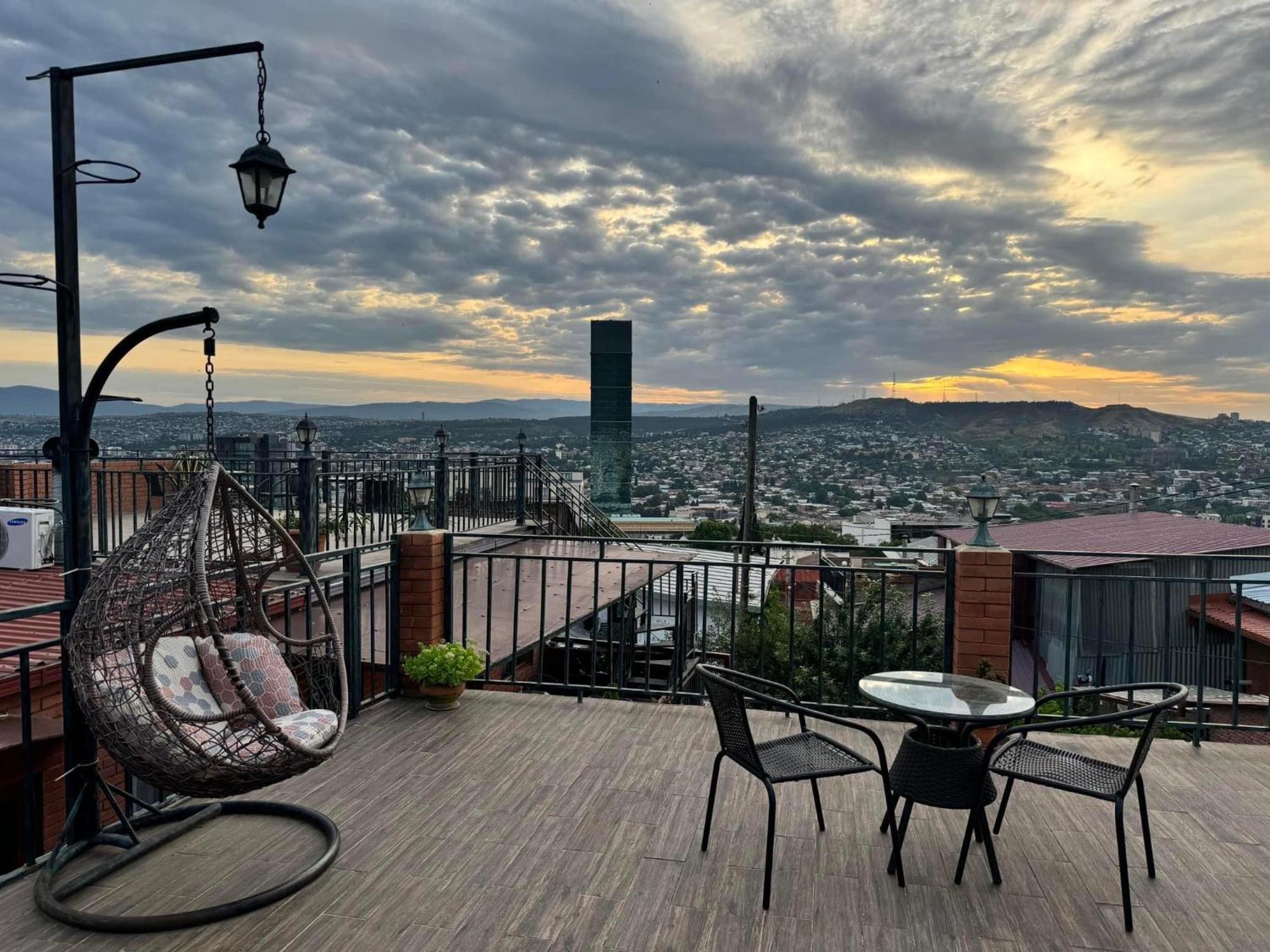 9 Borbalo Street Apartment With Terrace Tbilisi Eksteriør bilde